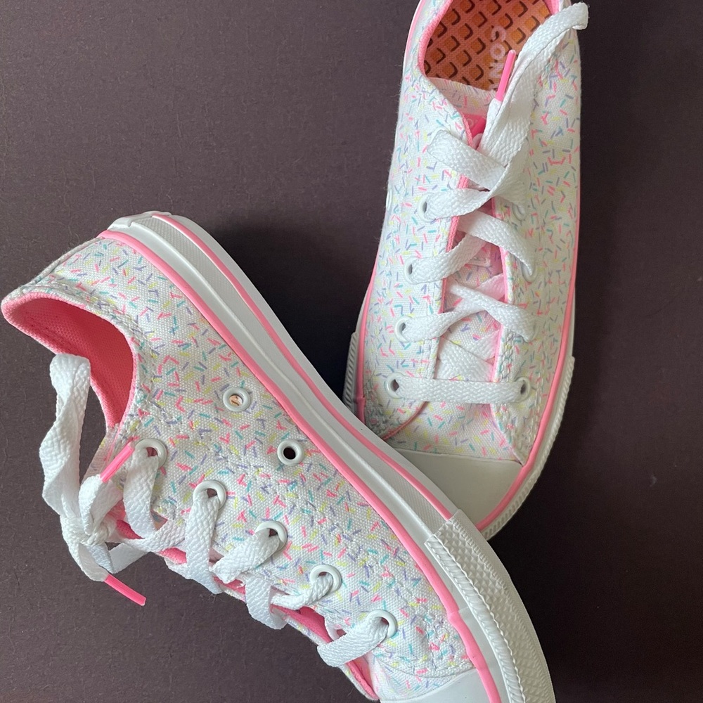 Girl sprinkles Converse